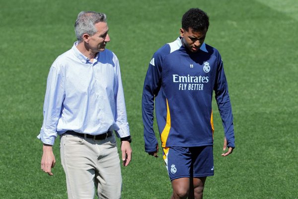 Lesionado, Rodrygo deixa treino do Real Madrid antes do jogo contra o Mallorca (foto: THOMAS COEX/AFP)