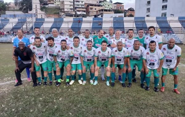 Romrio jogou partida festiva em Manhuau com o time