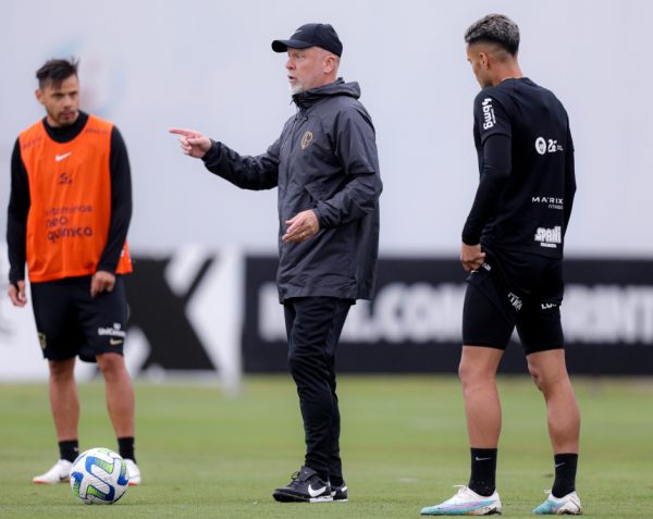 Mano escolhe xodó improvável no Corinthians e torcida divide opiniões