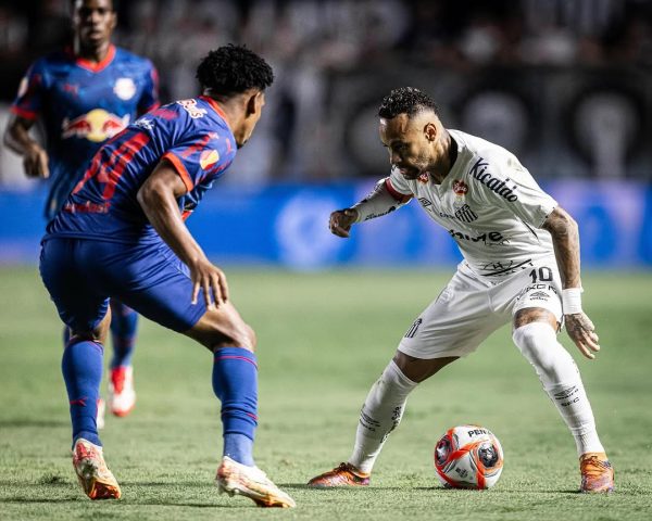 Neymar brilhou e levou Santos  vitria sobre o Bragantino (foto: Raul Baretta/Santos)