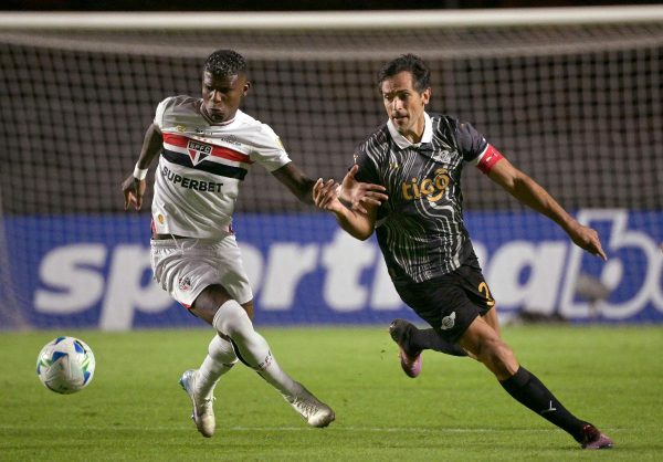 So Paulo e Libertad empataram na Libertadores (foto: NELSON ALMEIDA/AFP)