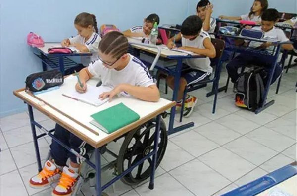 Senado analisa proposta de auxílio financeiro para estudantes PcD em 2025