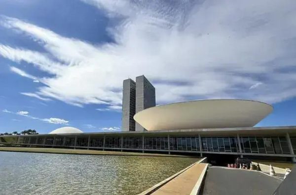 Senado pode votar na terça-feira projeto que aumenta cadeiras na Câmara