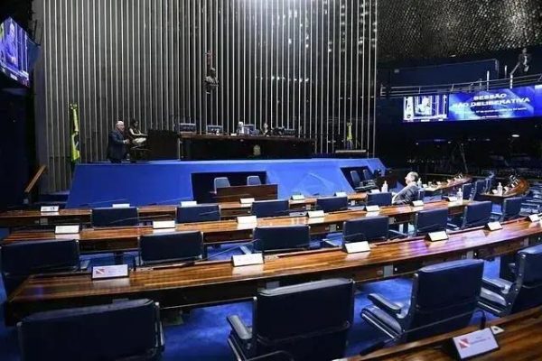 Senado vota hoje projeto que muda prazo de inelegibilidade para políticos