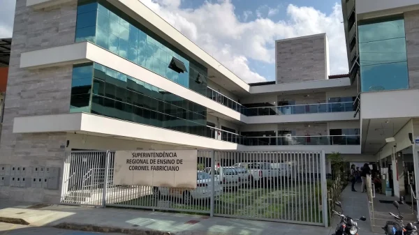 Concurso da Educação em MG oferece 13.795 vagas e salários de quase R$ 7 mil; veja oportunidades para a região | Vales de Minas Gerais