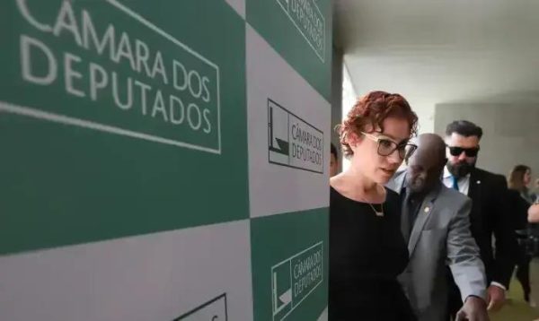 STF analisa recurso de Carla Zambelli visando anulação de condenação