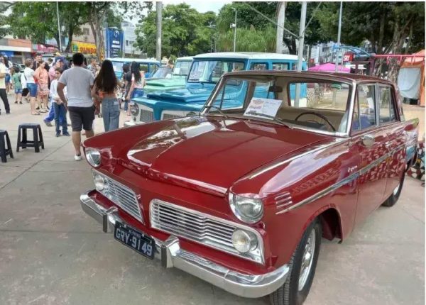 Timóteo acolhe 3º Encontro de Carros Antigos neste domingo (25)