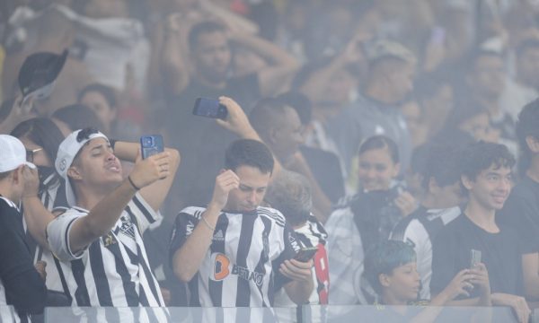 Torcedores do Atltico no Mineiro (foto: Alexandre Guzanshe/EM/DA.Press)