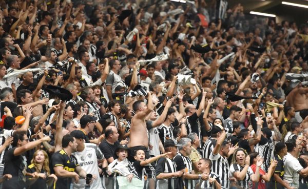 Torcida do Atltico em festa na Arena MRV durante jogo contra o San Lorenzo pela Libertadores (foto: Ramon Lisboa/EM/D.A Press)