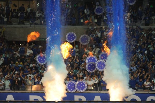 Torcida do Cruzeiro lotou Mineiro para clssico contra Atltico (foto: Alexandre Guzanshe/EM/D.A Press)