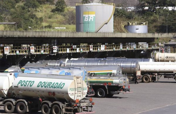 Transportadores de combustíveis e de cargas podem parar em todo o País