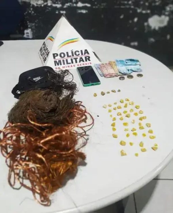 Trio é preso com quase 50 pedras de crack em Coronel Fabriciano