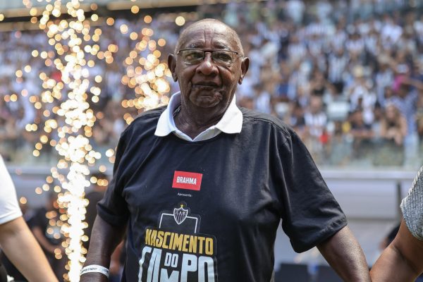 Ubaldo Miranda, dolo do Atltico, em homenagem na Arena MRV (foto: Pedro Souza/Atltico)