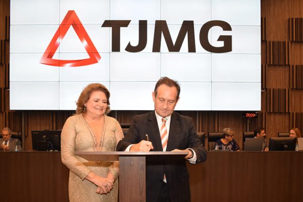 A magistrada Luziene Medeiros toma posse como desembargadora do TJMG