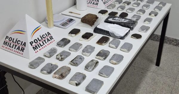 PM retira cerca de meio milhão de reais de circulação em haxixe e cocaína em Fabriciano