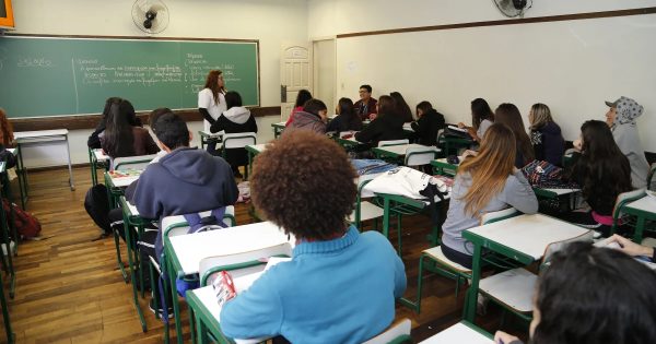 Alunos da rede municipal de Timóteo terão kits escolares