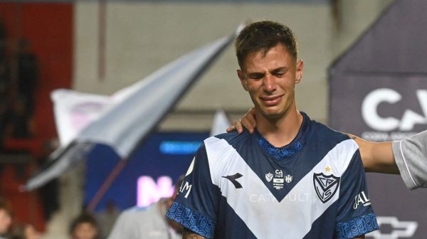 Valentn Gmez, zagueiro que foi alvo do Cruzeiro, chorando (foto: Jose Almeida/AFP)