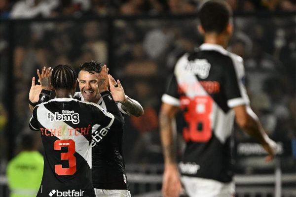 Vasco avanou em segundo lugar na Copa Sul-Americana (foto: Mauro PIMENTEL/AFP)
