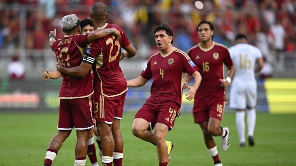 Venezuela comemora gol sobre a Bolvia (foto: JUAN BARRETO/AFP)