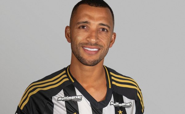 Vitor Hugo, novo zagueiro do Atltico (foto: Divulgao/Atltico)
