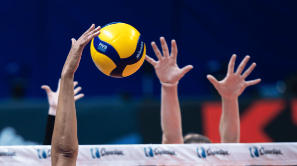 Jogadoras em momento de bloqueio na Superliga Feminina de Vlei (foto: Hedgard Moraes/Minas Tnis Clube)