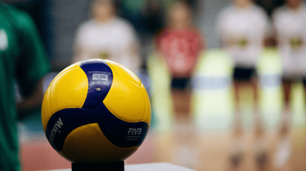 Bola de vlei da Superliga Feminina (foto: Eliezer Esportes/Praia Clube)