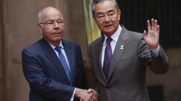 Wang Yi, MNE chinês, critica postura dos EUA em reunião do Brics