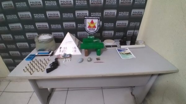 Polícia prende cinco em MG e chefe de gangue está entre os detidos; bebê de três meses é encontrado na casa usada para o tráfico de drogas | Vales de Minas Gerais