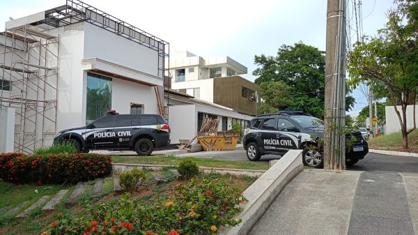 Polícia cumpre mandados na casa e consultório de médico em Governador Valadares | Vales de Minas Gerais