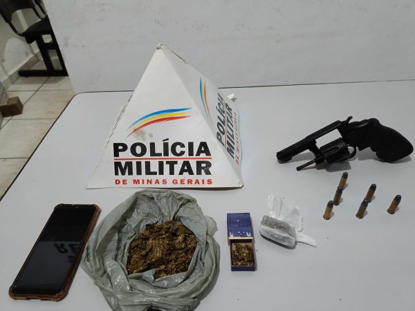 PM apreende arma e maconha após denúncias de que homem que havia saído da cadeia recentemente estava traficando na casa da mãe