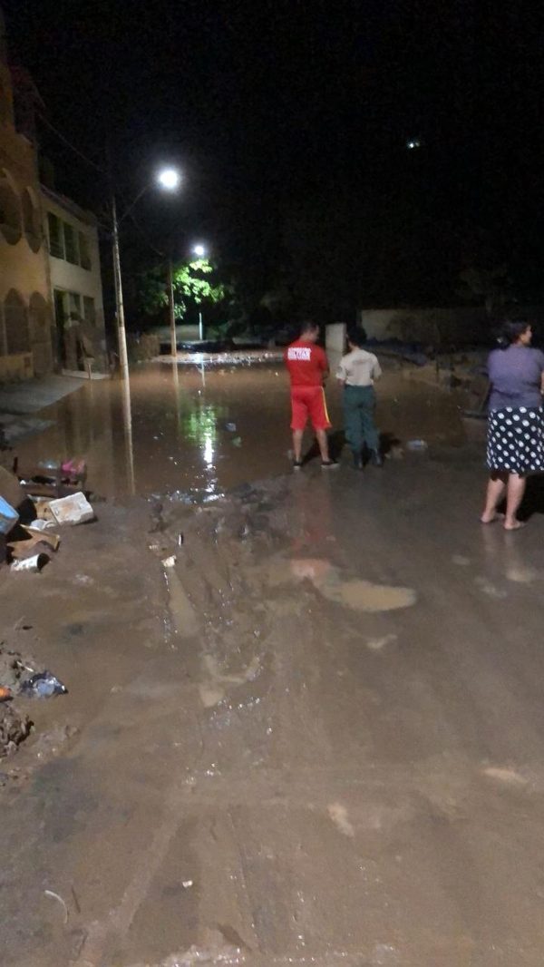 Chuva forte volta a causar alagamentos em Conselheiro Pena