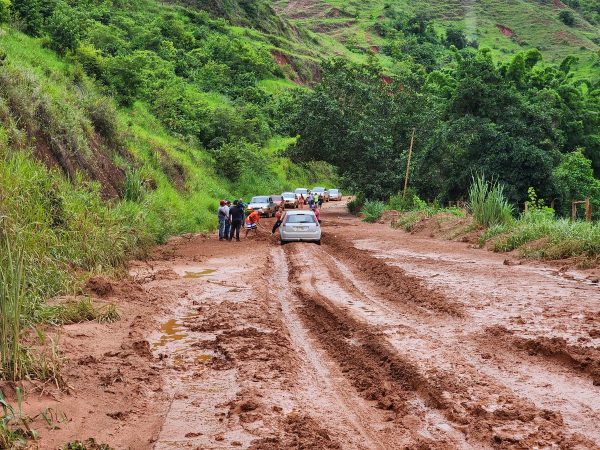 Grande volume de chuva causa estragos em distritos de Governador Valadares; trechos da MG-259 estão interditados