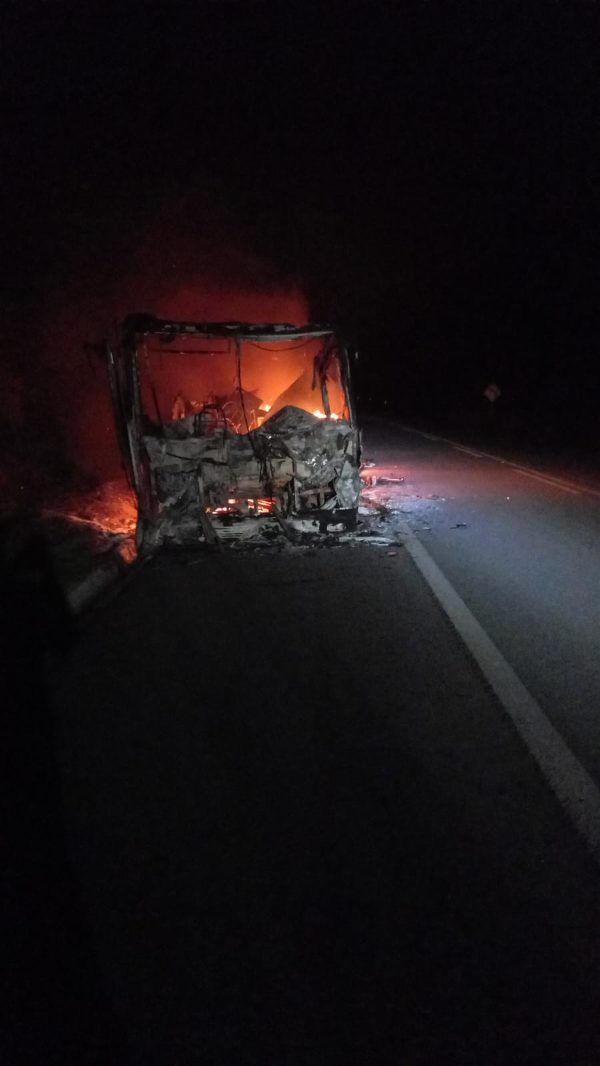 Família circense, equatoriana, perde tudo em incêndio de motorhome em MG