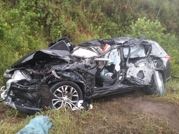 Motorista e criança ficam gravemente feridos após batida na MGC-418 em Teófilo Otoni