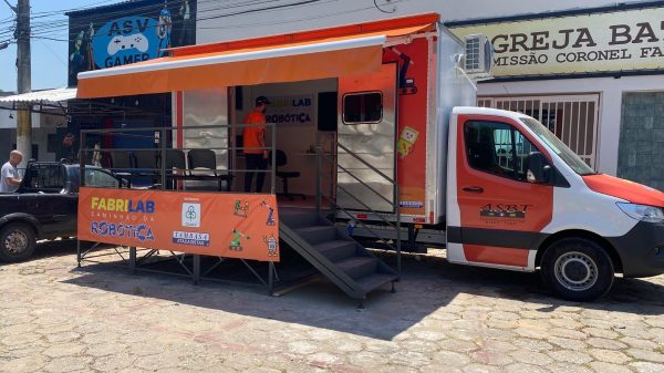 Caminhão itinerante de robótica leva tecnologia para crianças e adolescentes em Coronel Fabriciano | Vales de Minas Gerais