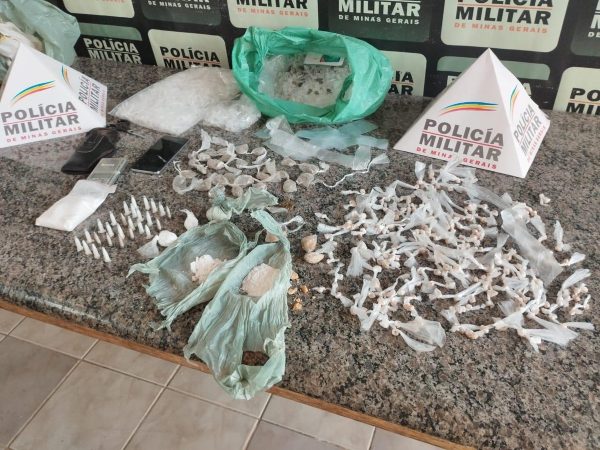 Jovem é presa com cocaína, crack e maconha dentro de casa em Coronel Fabriciano | Vales de Minas Gerais