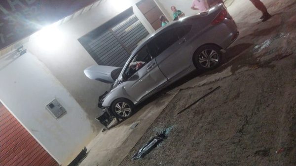 Motorista de aplicativo reage a assalto e ataca bandidos com uma chave de fenda