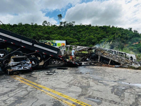 Corpos das 39 pessoas que morreram em acidente com ônibus em Minas Gerais são identificados