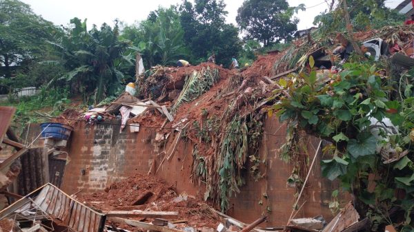 Deslizamentos de terra causados por temporal deixam pessoas mortas em Ipatinga | Vales de Minas Gerais