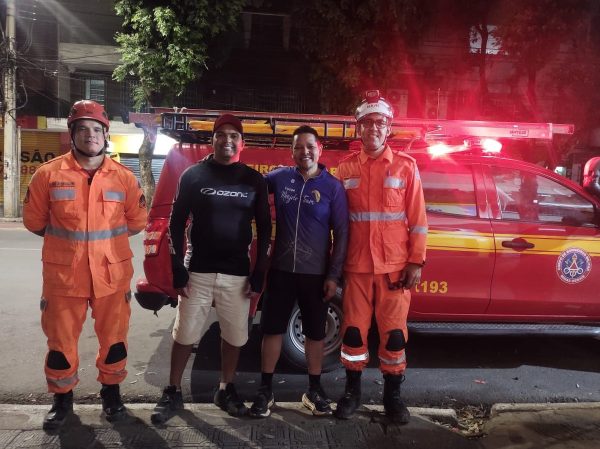 Três pilotos de parapente são resgatados em área de difícil acesso em Governador Valadares | Vales de Minas Gerais