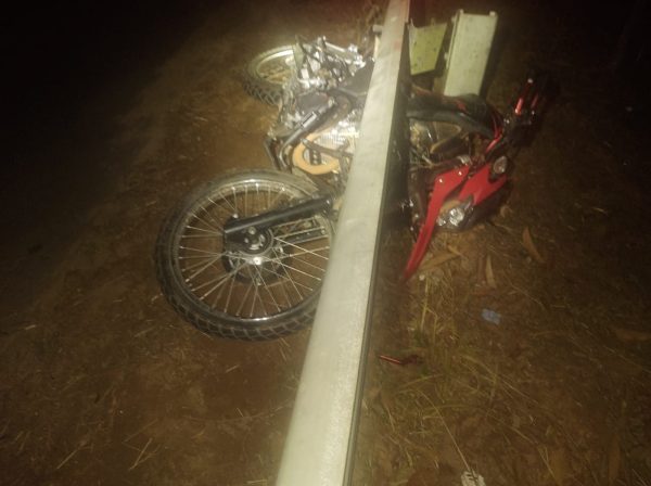 Motociclista morre após bater em defensa às margens da MG-111, em Santana do Manhuaçu | Vales de Minas Gerais