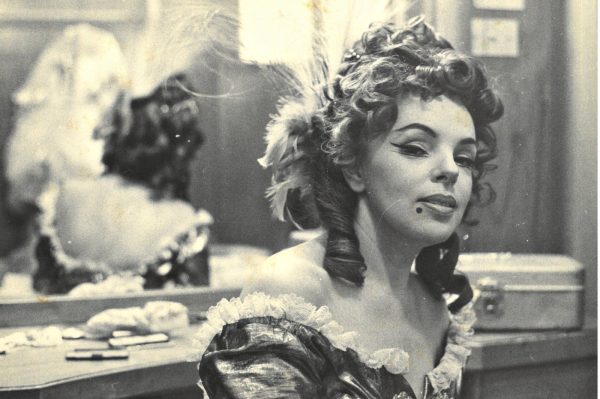 Corpo da cantora lírica Maria Lúcia Godoy é velado no Palácio das Artes, em Belo Horizonte