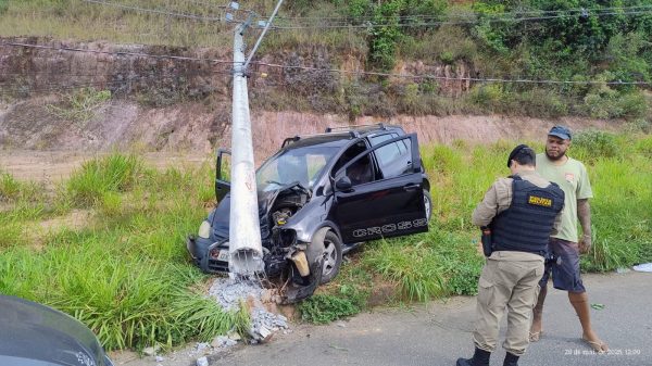Motorista de aplicativo morre após passar mal e bater contra poste em Coronel Fabriciano | Vales de Minas Gerais